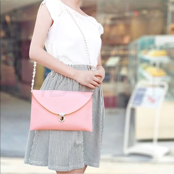 Handbags - NWOT pink clutch/envelope purse with gold strap